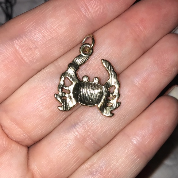 Cute little gold tone and blue enamel crab - Picture 2 of 2